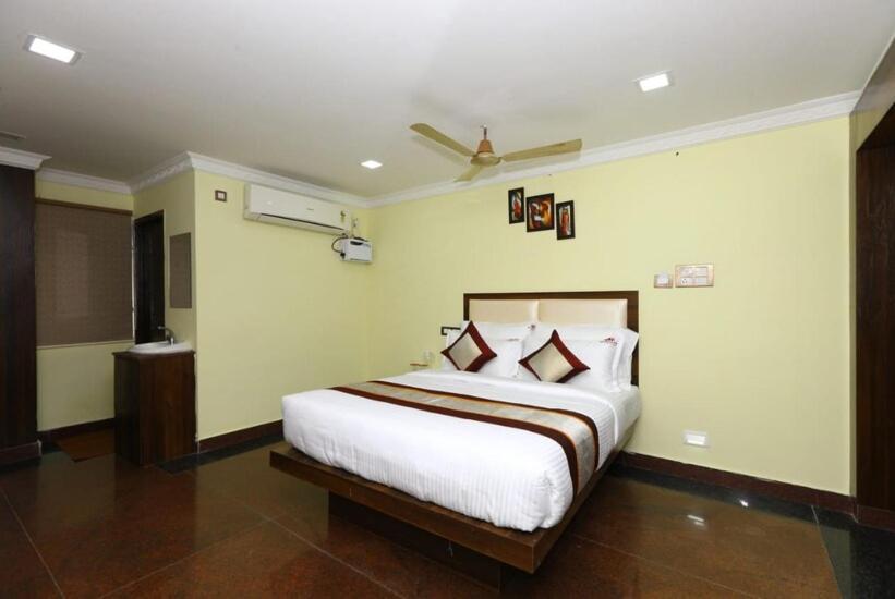 Hotel Titanium Tower Chennai Luaran gambar